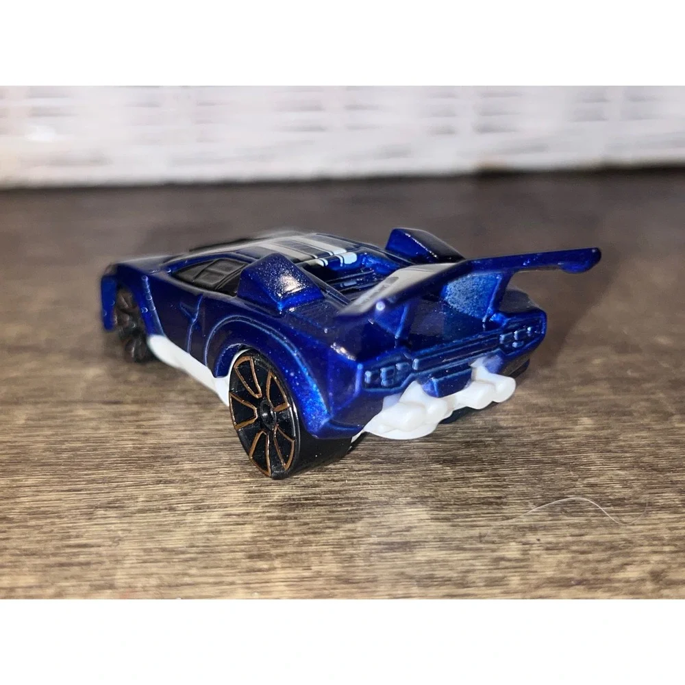 Hot Wheels Tooned Lamborghini Countach Blue W‎ White 2018 Diecast Loose EUC